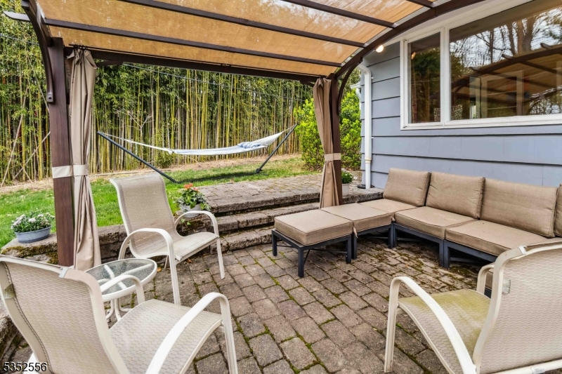 18 Oak Park Dr