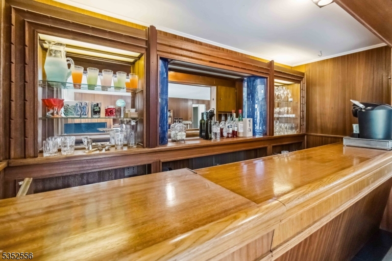 18 Oak Park Dr