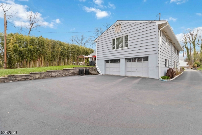 18 Oak Park Dr