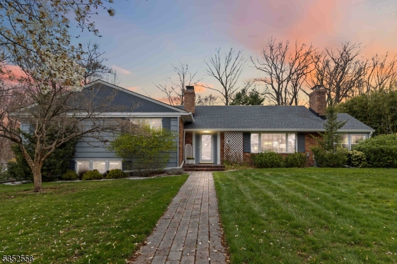 18 Oak Park Dr