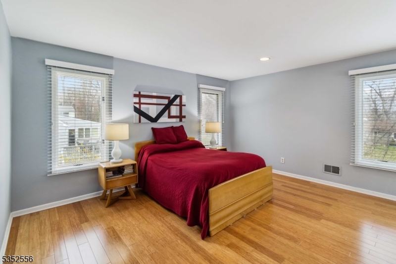 18 Oak Park Dr