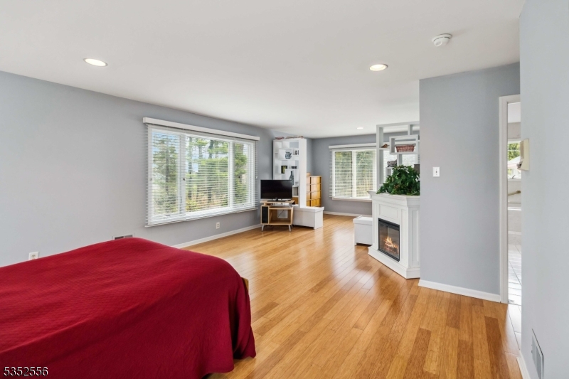 18 Oak Park Dr