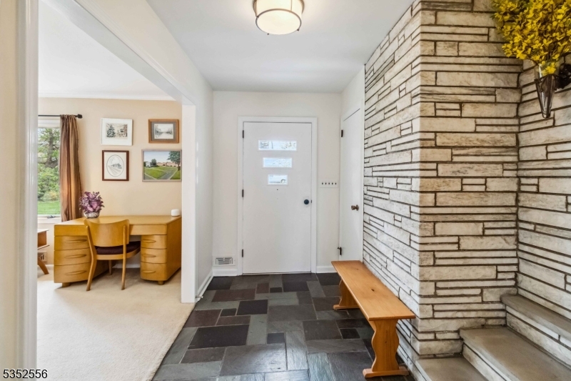 18 Oak Park Dr