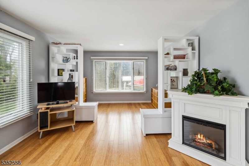 18 Oak Park Dr
