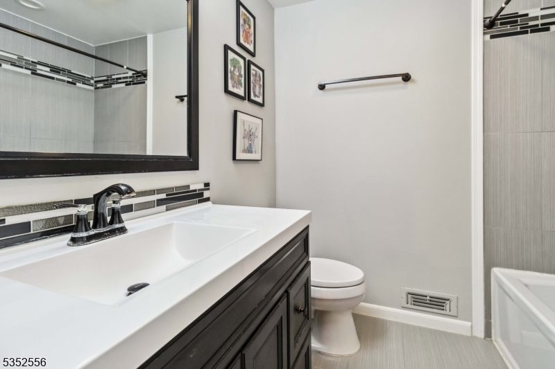 18 Oak Park Dr