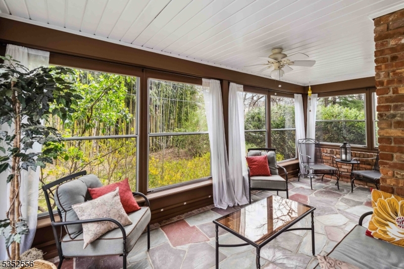 18 Oak Park Dr