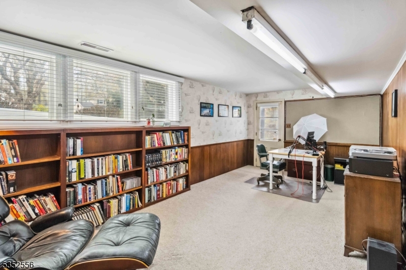 18 Oak Park Dr