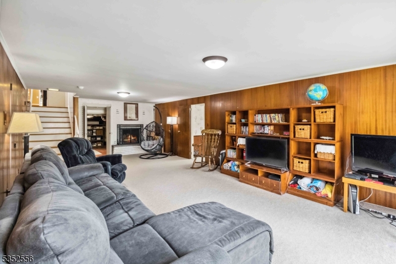 18 Oak Park Dr