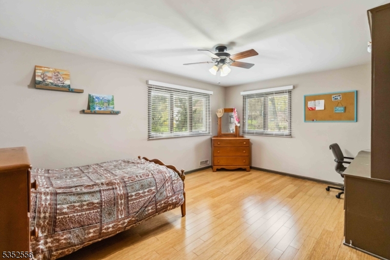 18 Oak Park Dr