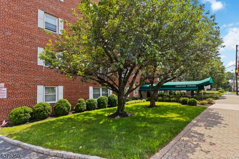 18 Springfield Ave 2B