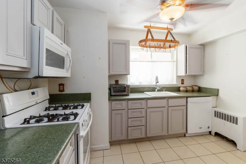 18 Springfield Ave 2B