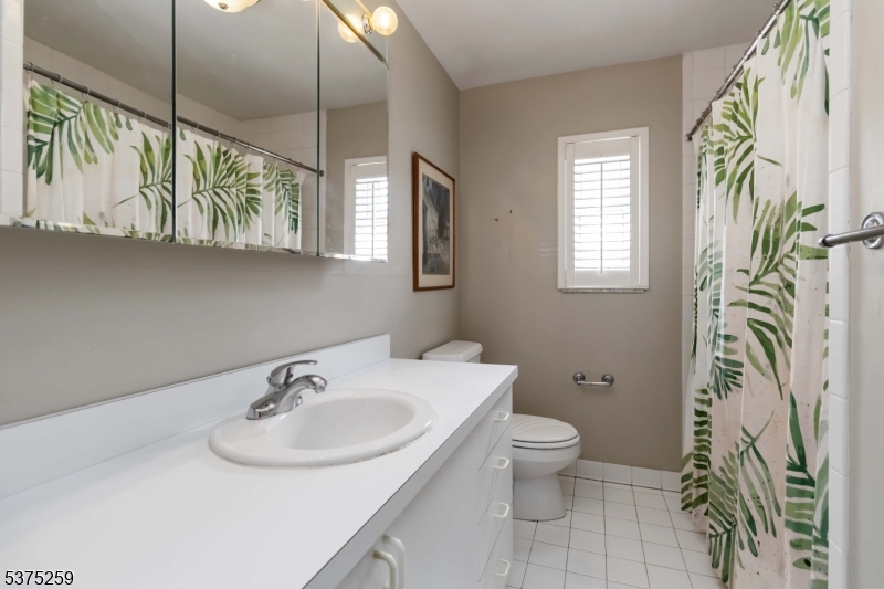 18 Springfield Ave 2B