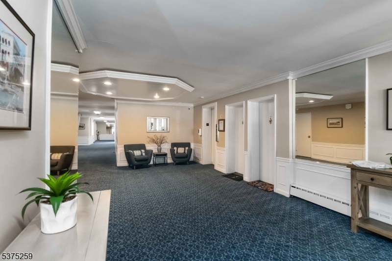 18 Springfield Ave 2B