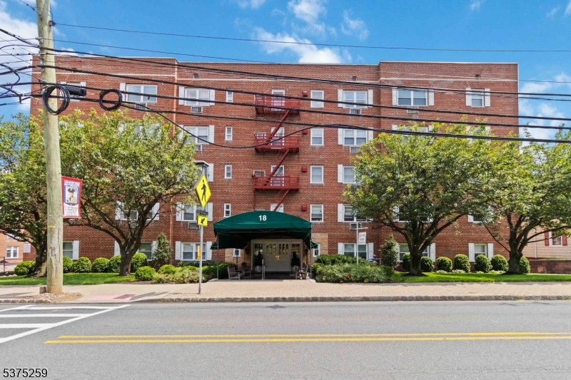 18 Springfield Ave 2B