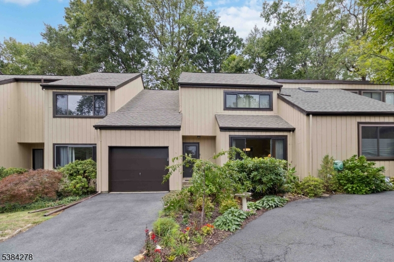 6 Ash Ln