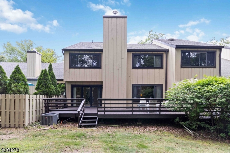 6 Ash Ln