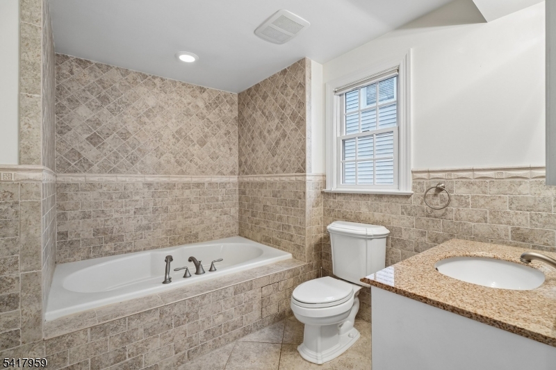 35 Dehart St