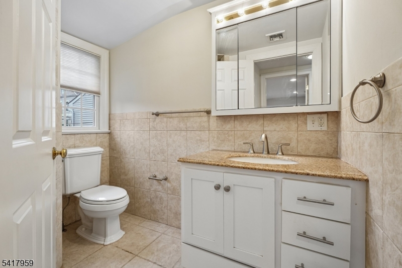 35 Dehart St