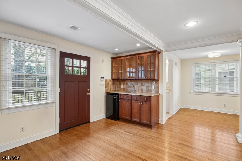 35 Dehart St