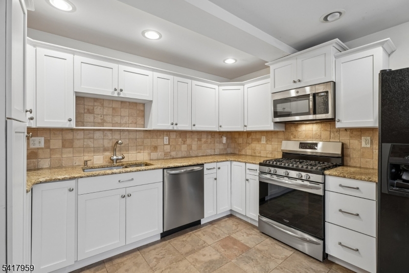 35 Dehart St