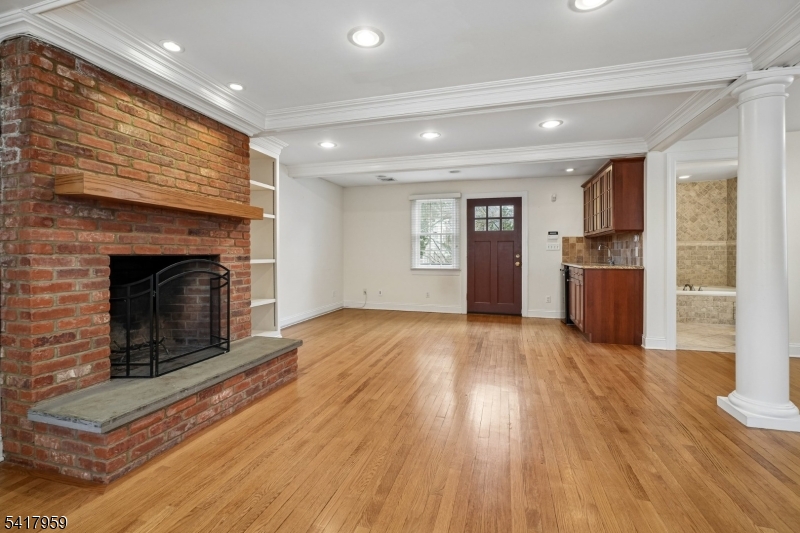 35 Dehart St