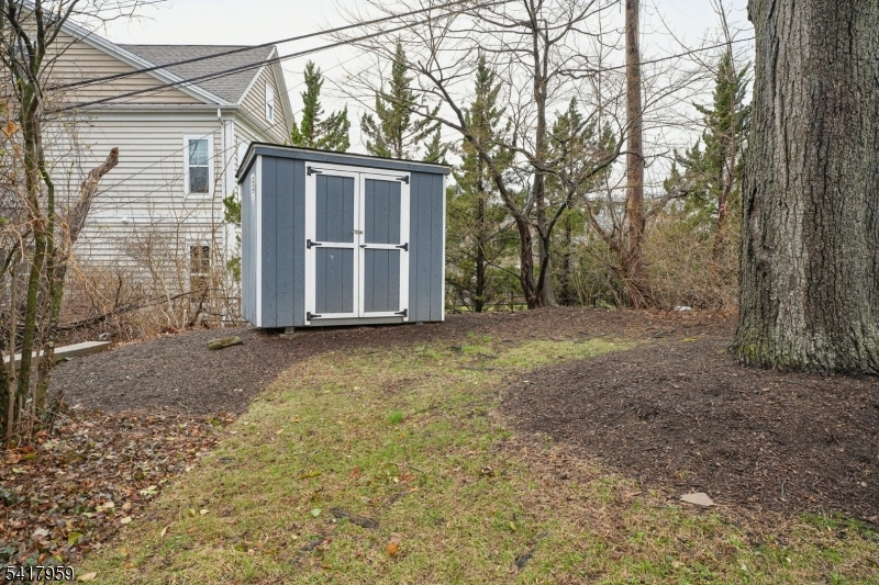 35 Dehart St