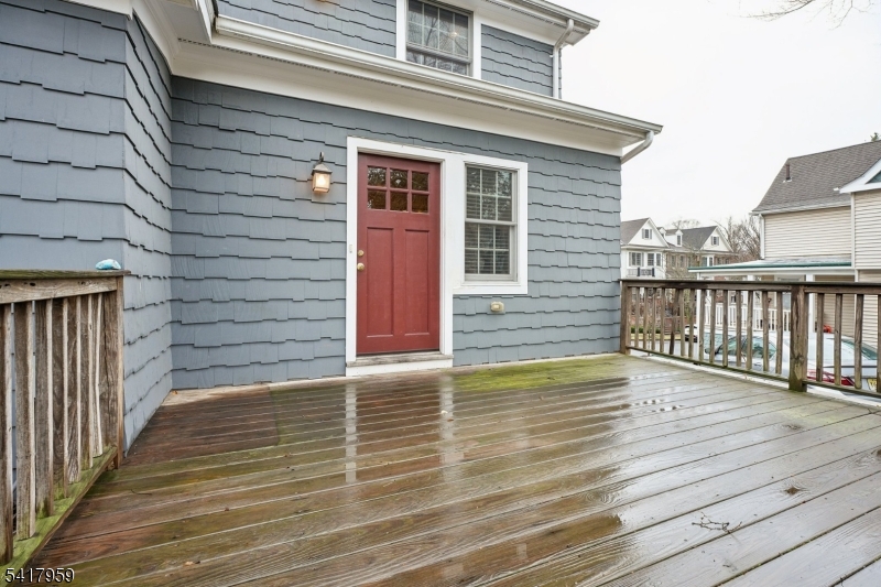 35 Dehart St