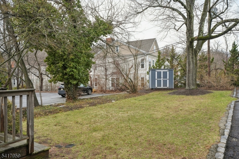 35 Dehart St