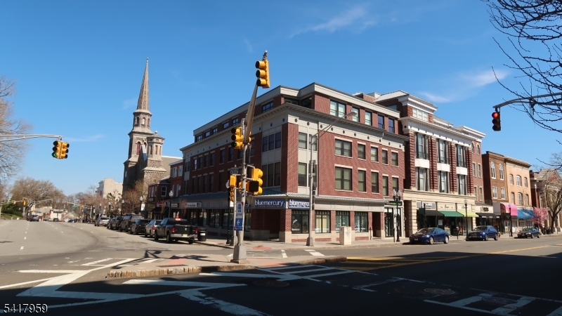 35 Dehart St