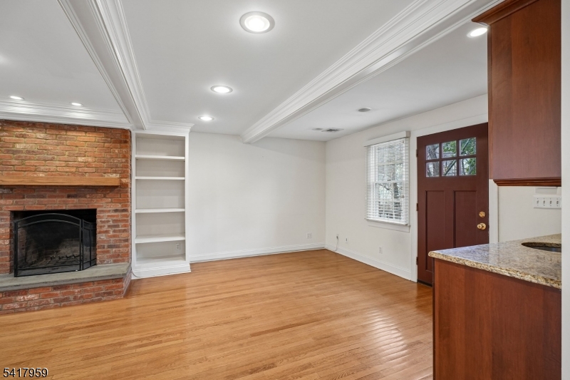 35 Dehart St