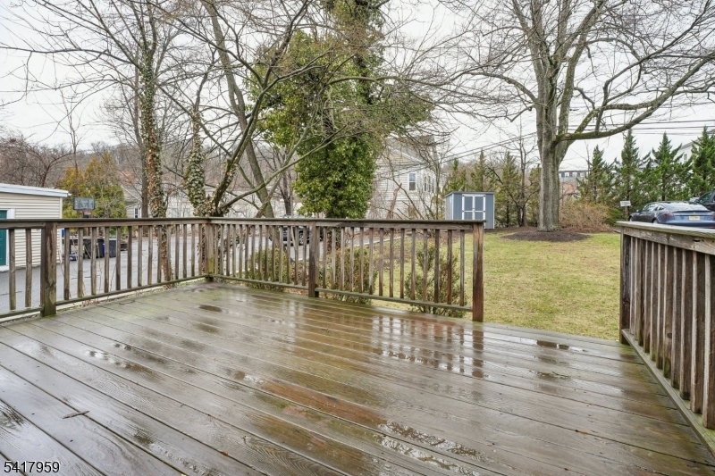 35 Dehart St