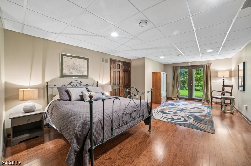 11 Hawthorne Ct