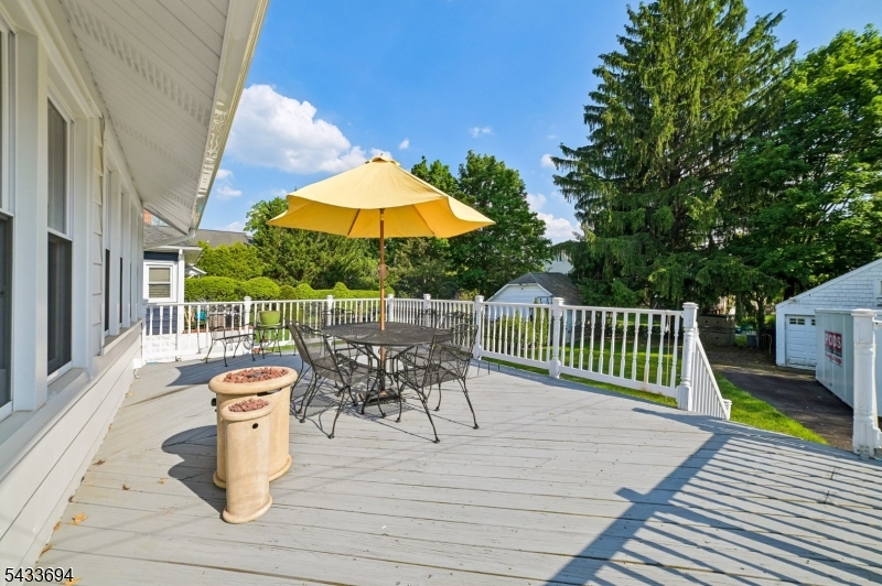 16 Fairchild Ave
