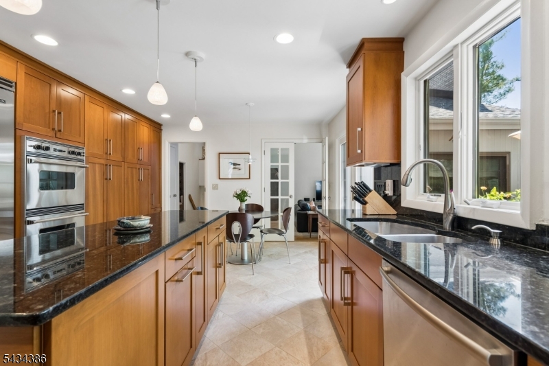 10 Hawthorne Ct