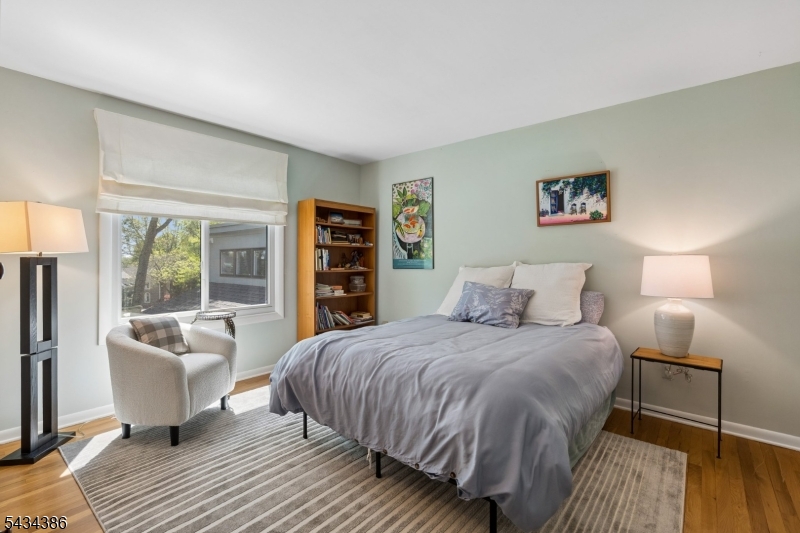 10 Hawthorne Ct