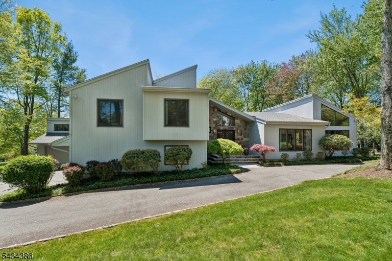 10 Hawthorne Ct