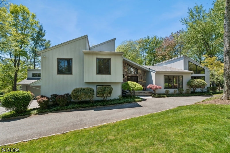 10 Hawthorne Ct