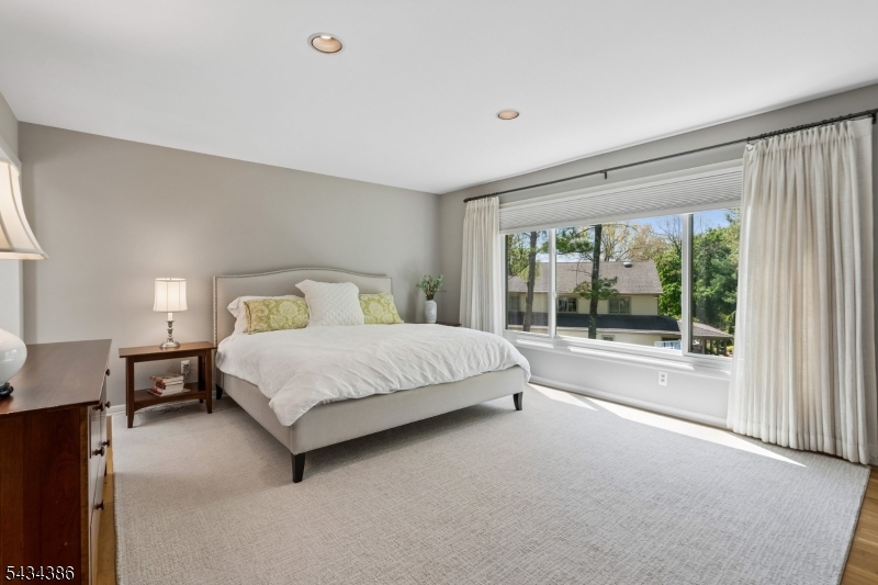 10 Hawthorne Ct