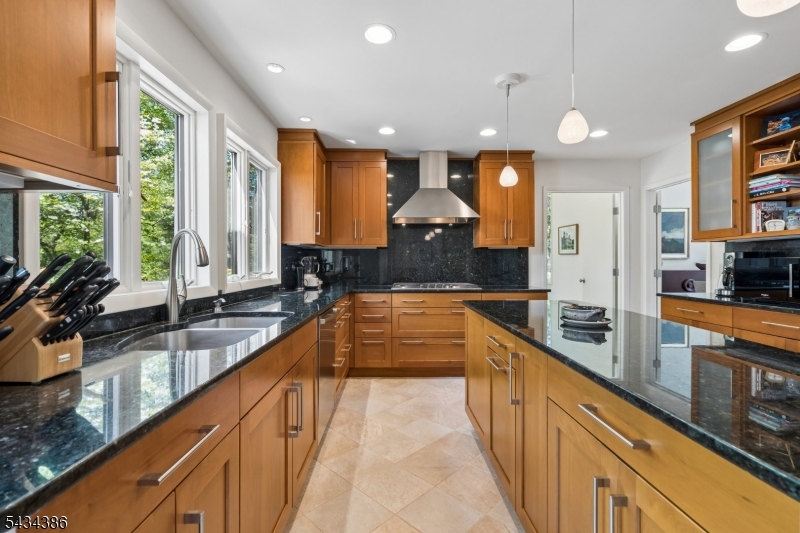 10 Hawthorne Ct