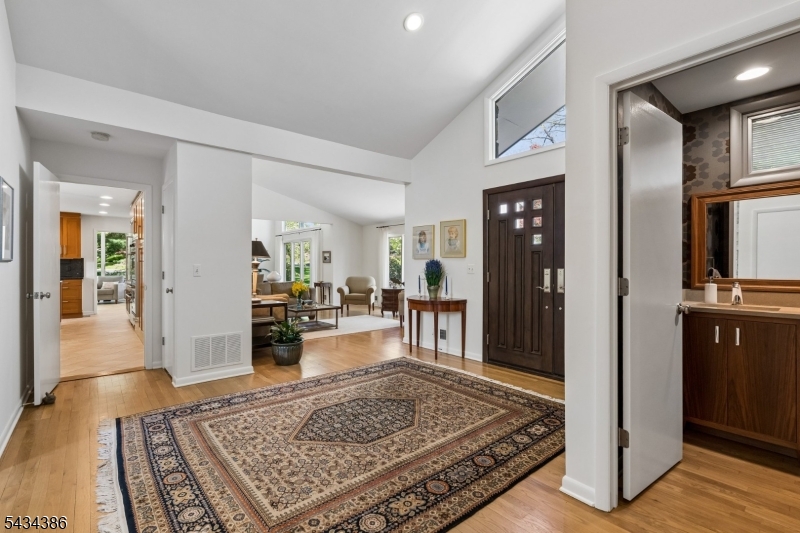 10 Hawthorne Ct