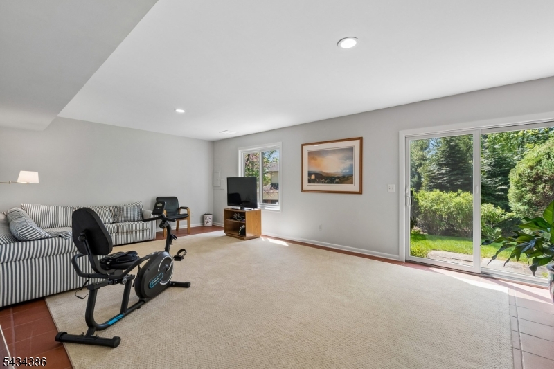 10 Hawthorne Ct