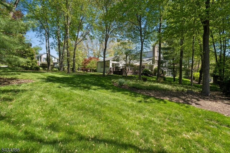 10 Hawthorne Ct
