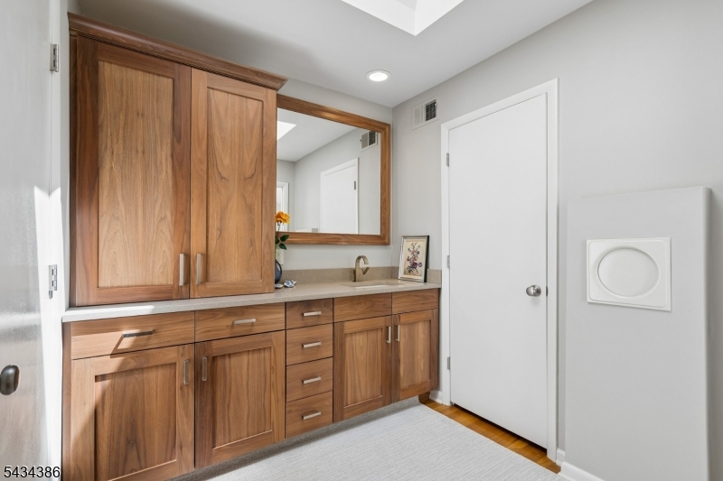 10 Hawthorne Ct