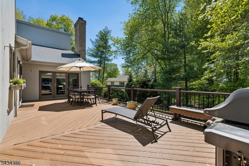 10 Hawthorne Ct