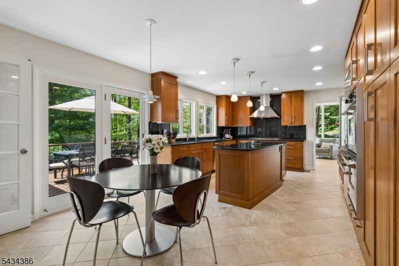 10 Hawthorne Ct