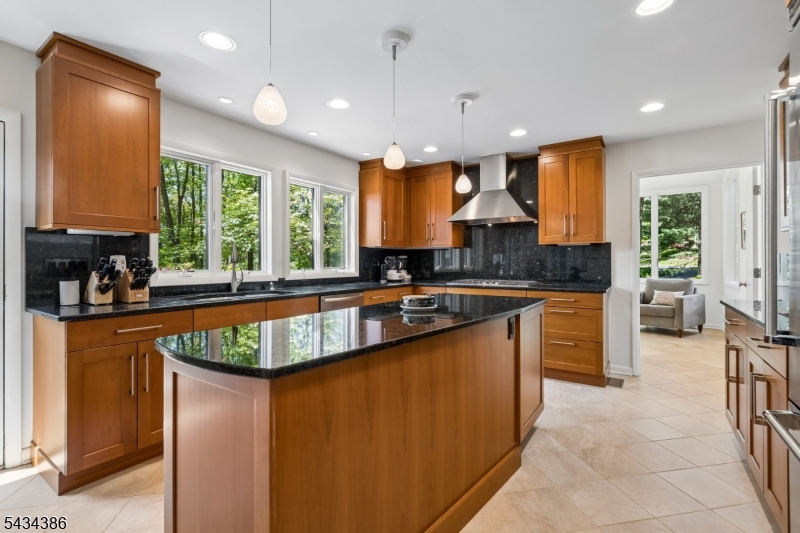 10 Hawthorne Ct