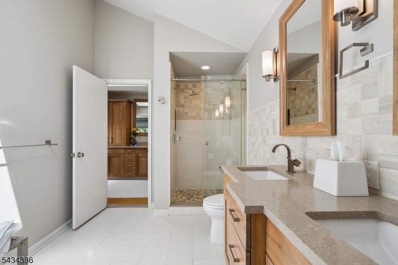 10 Hawthorne Ct