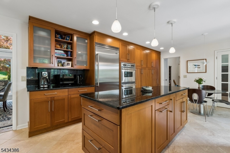 10 Hawthorne Ct