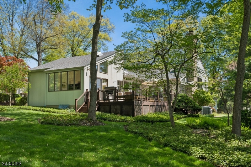 10 Hawthorne Ct
