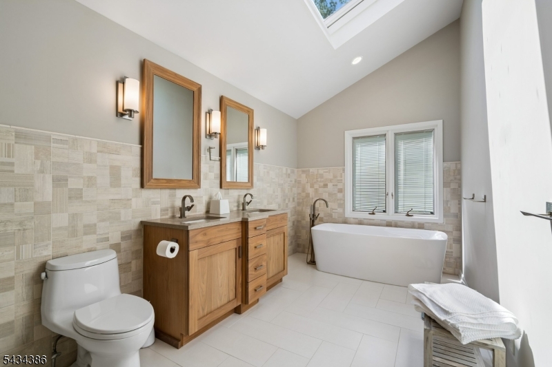 10 Hawthorne Ct